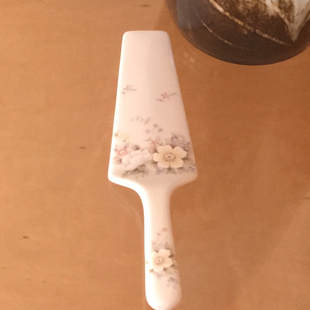 Vintage Floral design cake server Firm Price